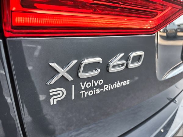 2022 Volvo XC60 B6 MOMENTUM // PREMIUM PACK-16