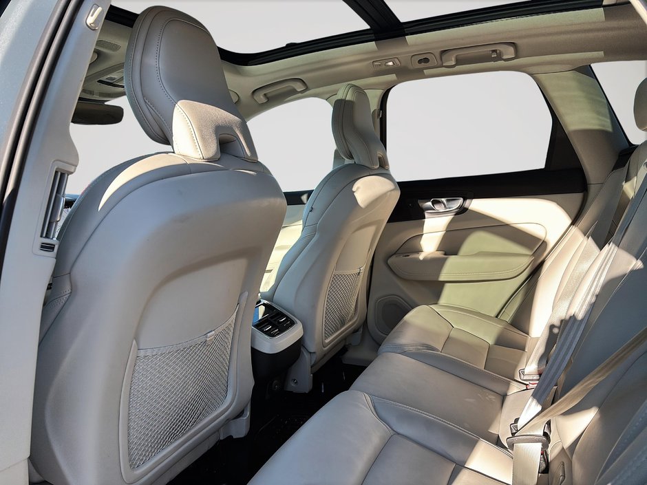 2022 Volvo XC60 B6 INSCRIPTION AWD-11