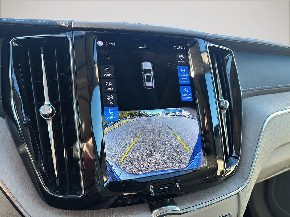 2022 Volvo XC60 B6 INSCRIPTION AWD-17