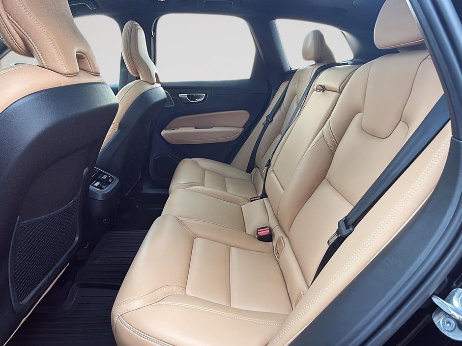 2024 Volvo XC60 B5 ULTIMATE AWD DARK THEME-12