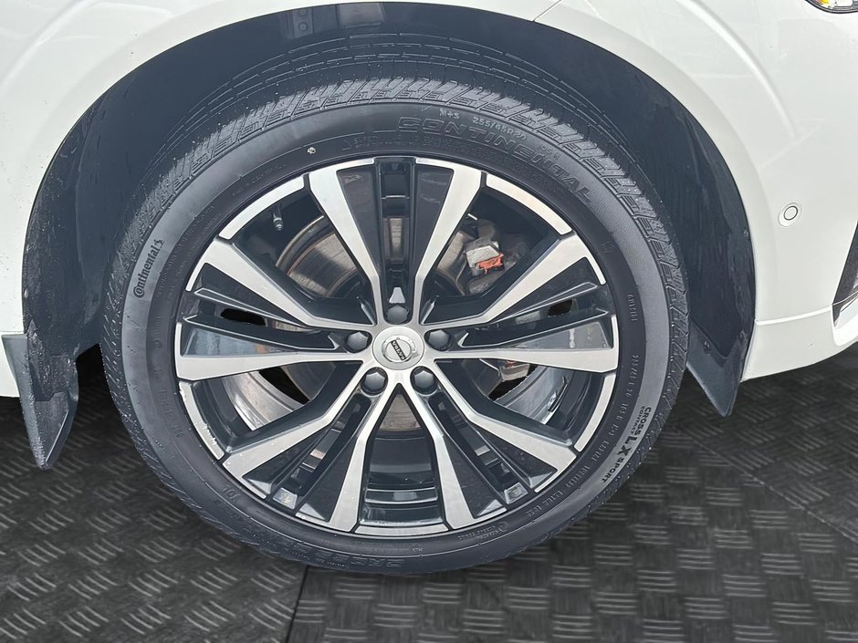 2024 Volvo XC60 B5 PLUS AWD // DARK THEME-6
