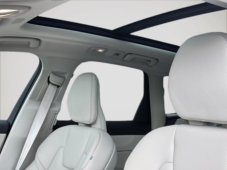 2024 Volvo XC60 B5 PLUS AWD // DARK THEME-8