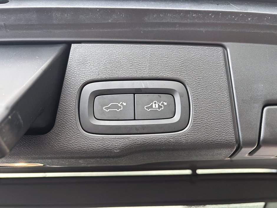 2024 Volvo XC60 B5 PLUS AWD // DARK THEME-16