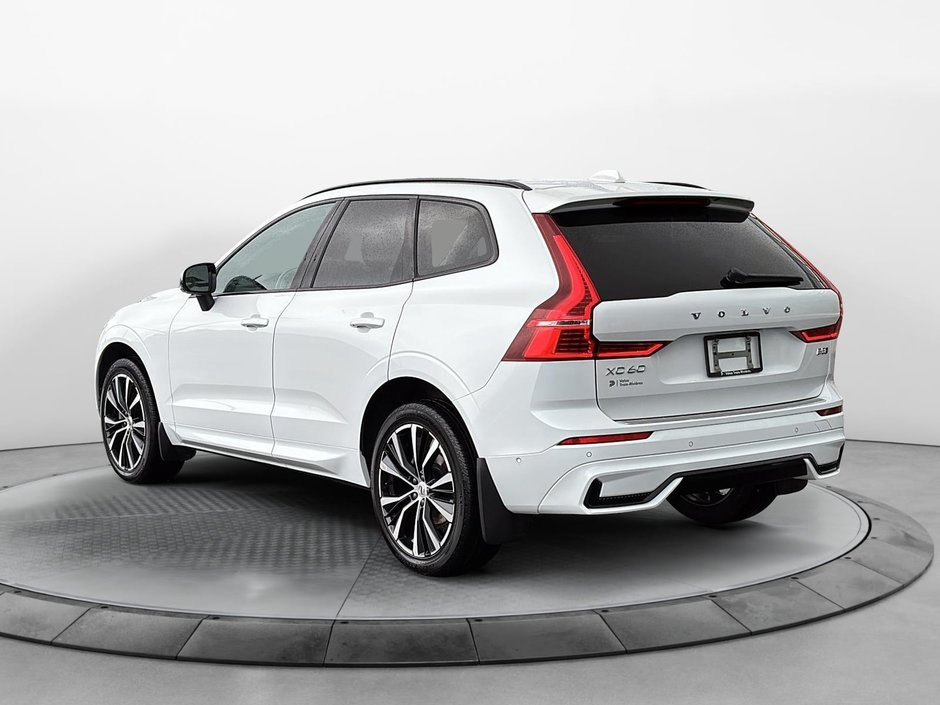 2024 Volvo XC60 B5 PLUS AWD // DARK THEME-2