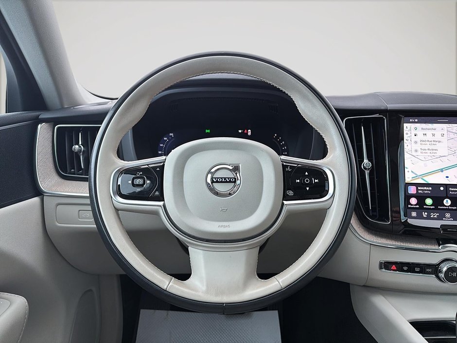 2024 Volvo XC60 B5 PLUS AWD // DARK THEME-12