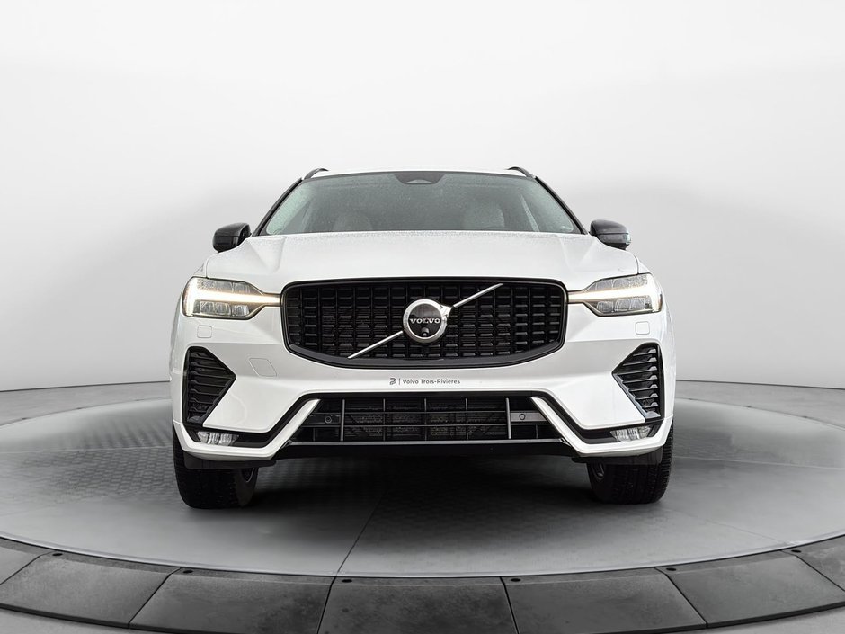 2024 Volvo XC60 B5 PLUS AWD // DARK THEME-1