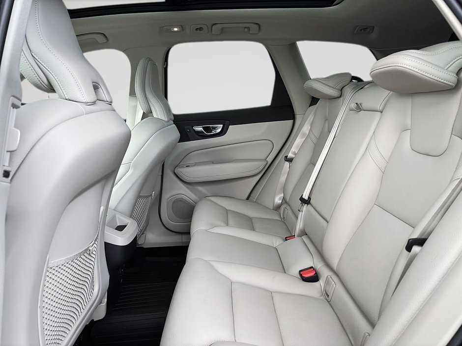 2024 Volvo XC60 B5 PLUS AWD // DARK THEME-14