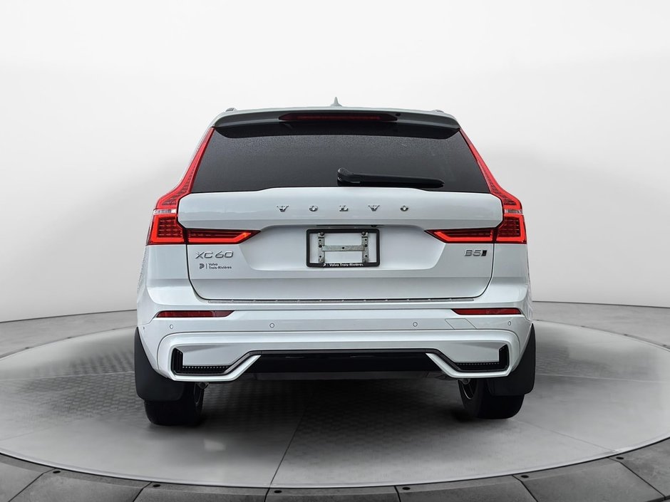 2024 Volvo XC60 B5 PLUS AWD // DARK THEME-3