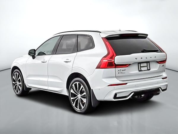 Volvo XC60 B5 PLUS AWD // DARK THEME 2024-2