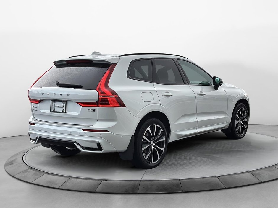 2024 Volvo XC60 B5 PLUS AWD // DARK THEME-5