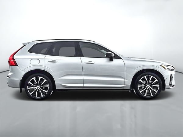 Volvo XC60 B5 PLUS AWD // DARK THEME 2024-4