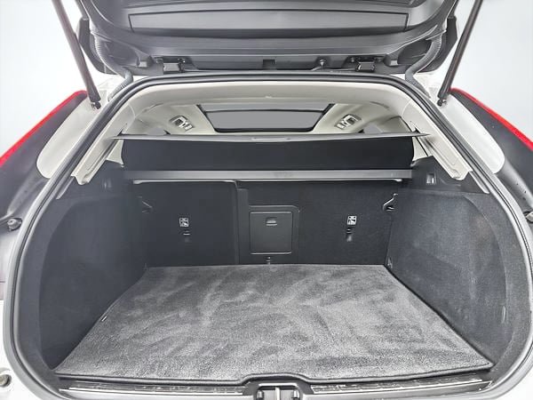 Volvo XC60 B5 PLUS AWD // DARK THEME 2024-15