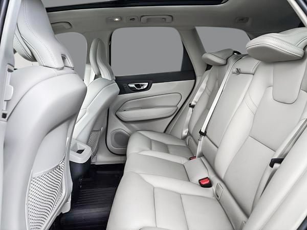 Volvo XC60 B5 PLUS AWD // DARK THEME 2024-14