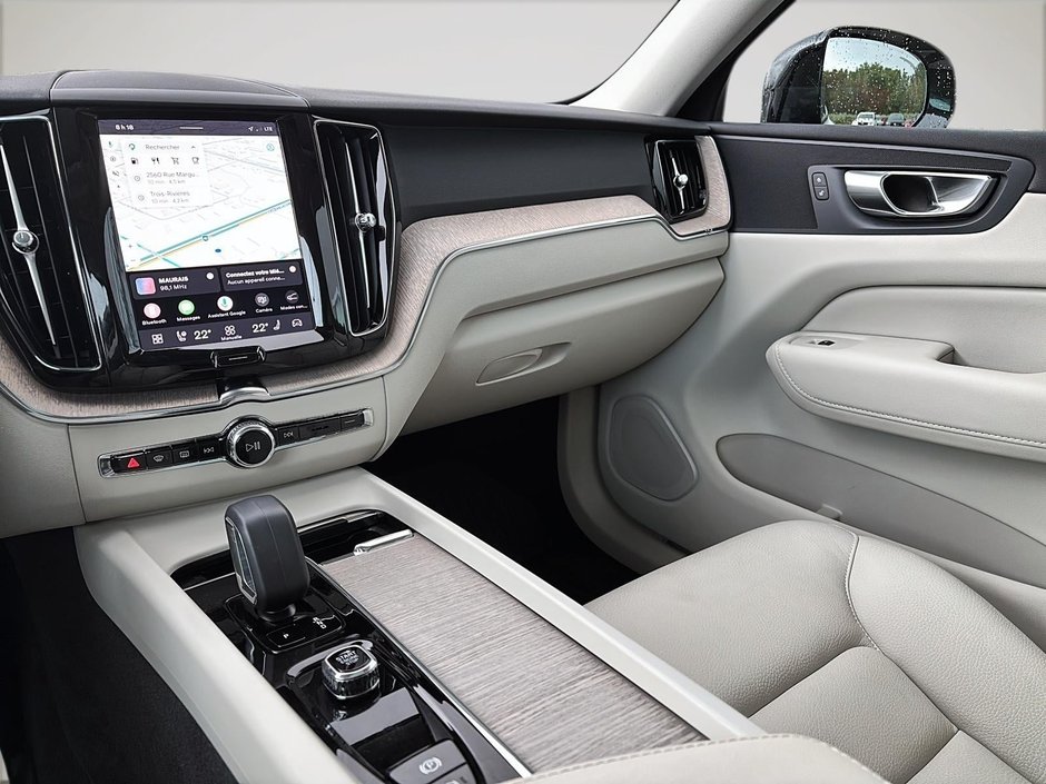2024 Volvo XC60 B5 PLUS AWD // DARK THEME-13