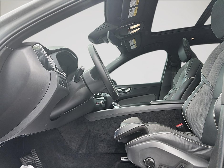 2024 Volvo XC60 B5 ULTIMATE AWD DARK THEME-10