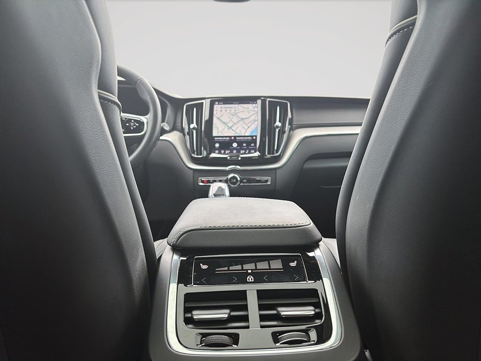 2024 Volvo XC60 B5 ULTIMATE AWD DARK THEME-12