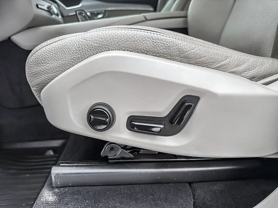 Volvo XC90 B6 CORE AWD // 7 PLACES 2023-11
