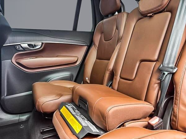 2025 Volvo XC90 B6 ULTRA AWD // 7 PLACES-14