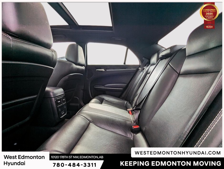 2023 Chrysler 300 Touring-17