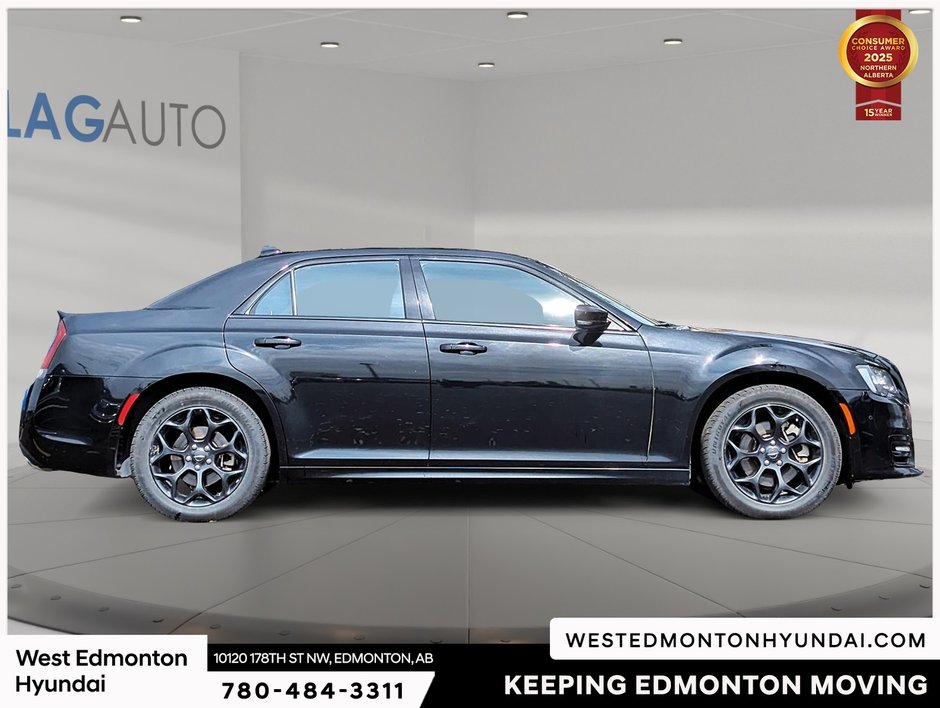 2023 Chrysler 300 Touring-4