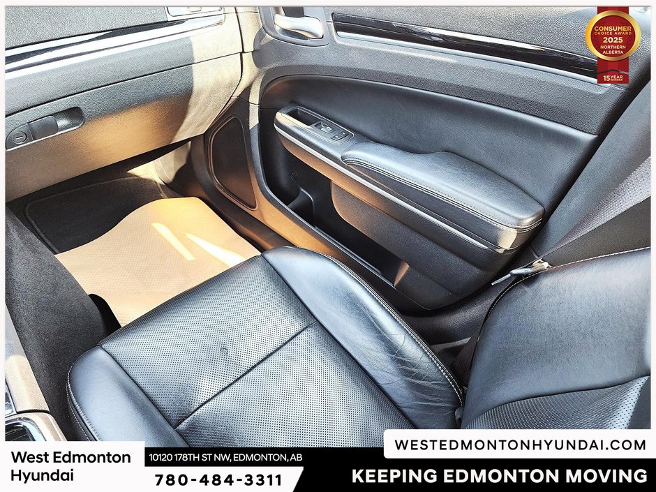 2023 Chrysler 300 S-16