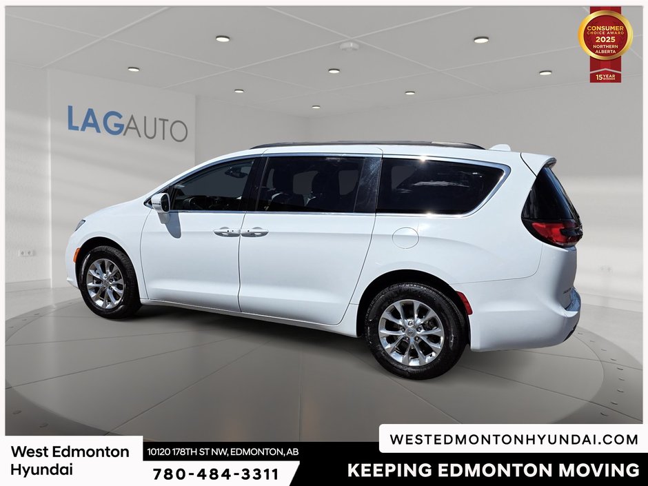 2022 Chrysler Pacifica Touring-L-4