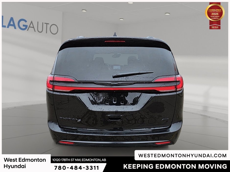 2023 Chrysler Pacifica Touring-L-6