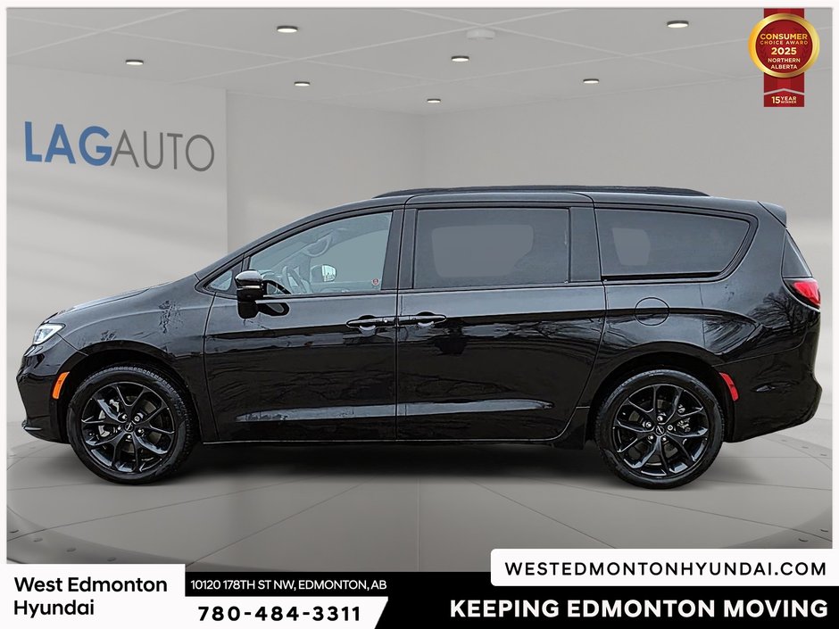2023 Chrysler Pacifica Touring-L-3