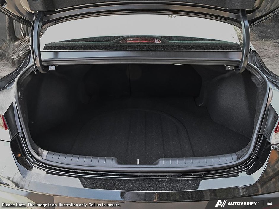 2025 Hyundai Elantra Hybrid Luxury Two-Tone Interior-5