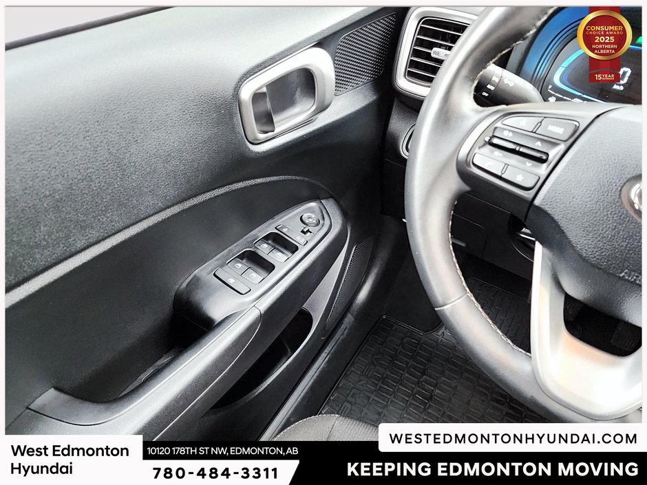 2025 Hyundai Venue Preferred-18