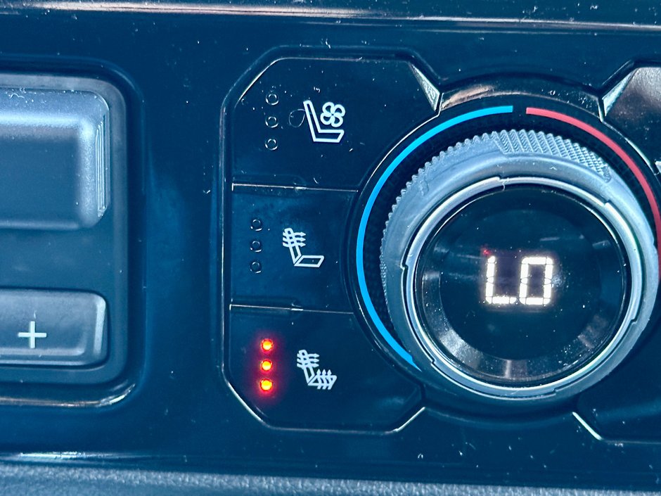 2022 Chevrolet Silverado 1500 High Country-21