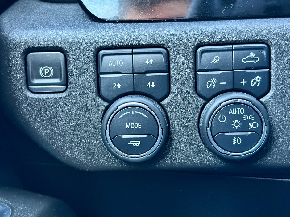 2022 Chevrolet Silverado 1500 High Country-15