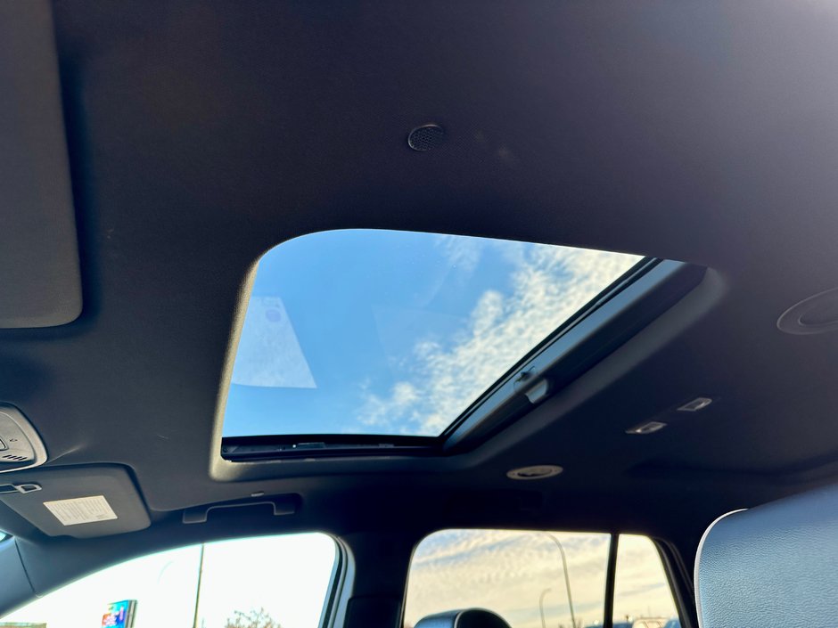 2022 Chevrolet Traverse Premier-14