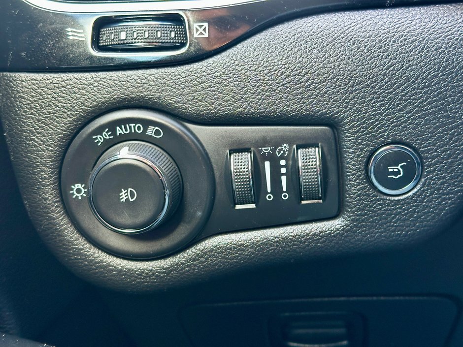 2021 Jeep Cherokee Altitude-17