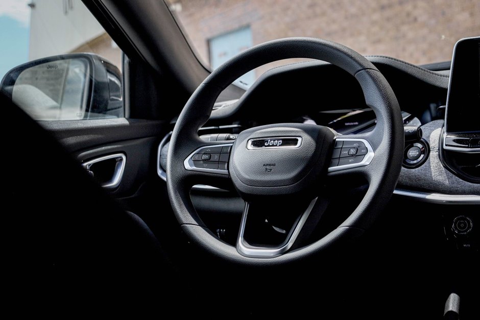 2025 Jeep Compass SPORT