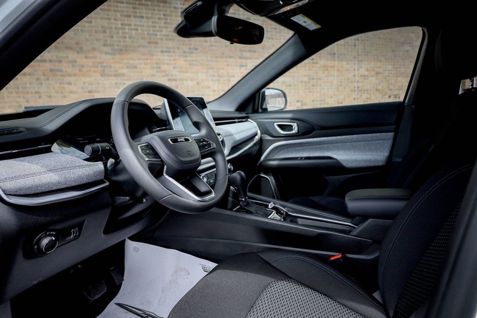 2025 Jeep Compass SPORT