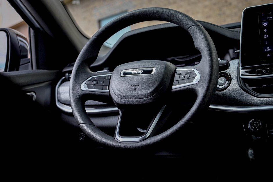 2025 Jeep Compass SPORT