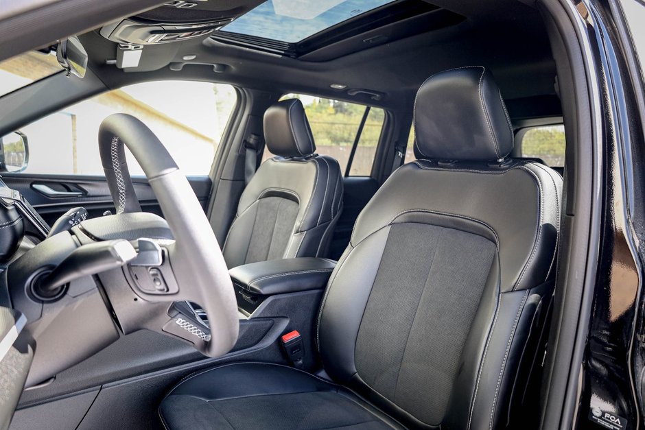 2025 Jeep Grand Cherokee LAREDO ALTITUDE