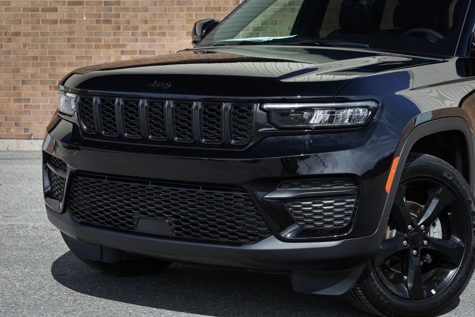 2025 Jeep Grand Cherokee LAREDO ALTITUDE