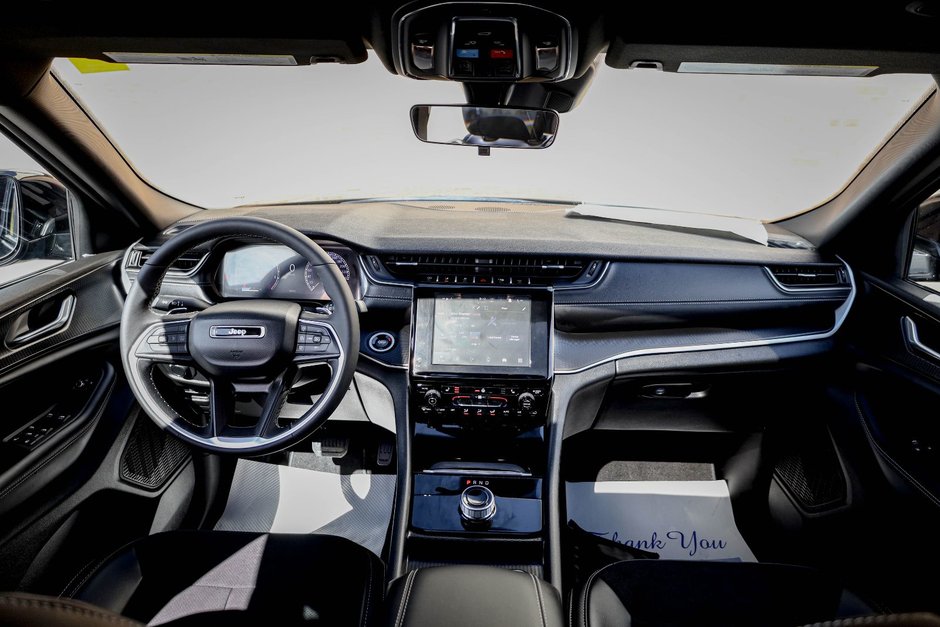 2025 Jeep Grand Cherokee LAREDO ALTITUDE