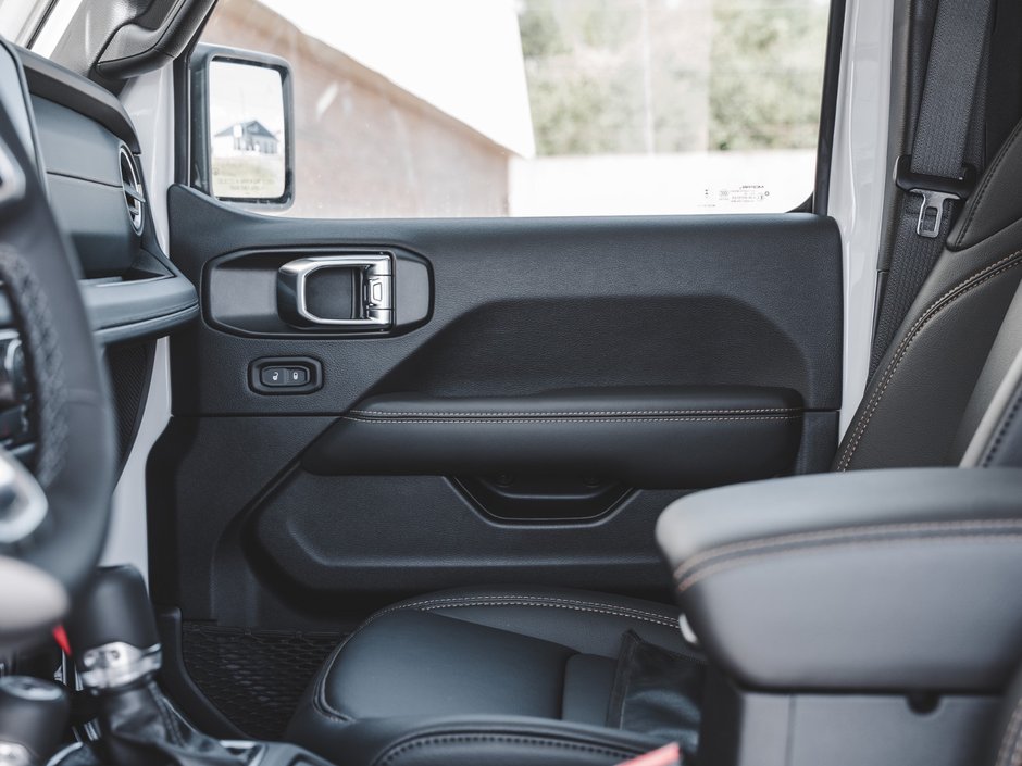 2025 Jeep WRANGLER 4-Door SAHARA