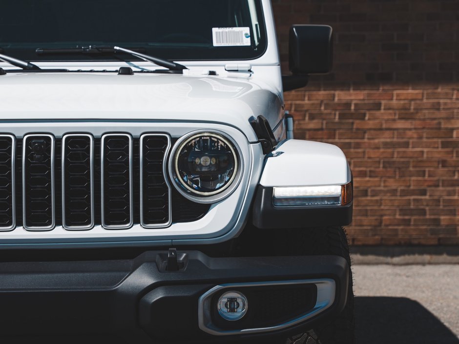 2025 Jeep WRANGLER 4-Door SAHARA