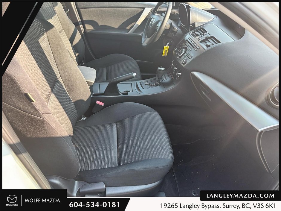 2013 Mazda 3 GS-SKY-21
