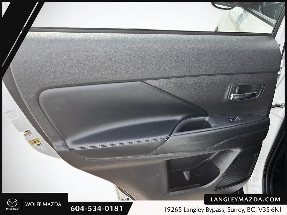 2020 Mitsubishi Outlander-16