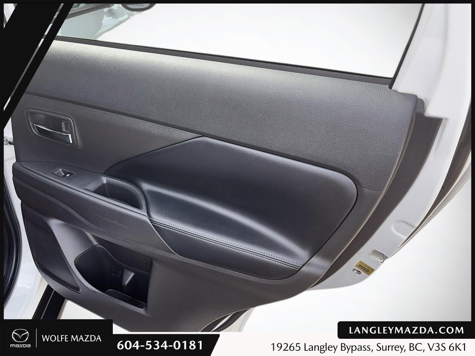 2020 Mitsubishi Outlander-20