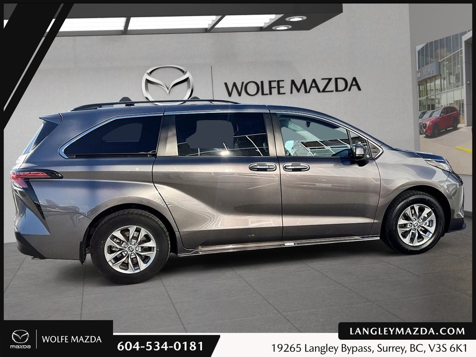 2022 Toyota Sienna LE-5