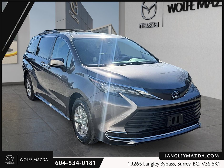 2022 Toyota Sienna LE-6