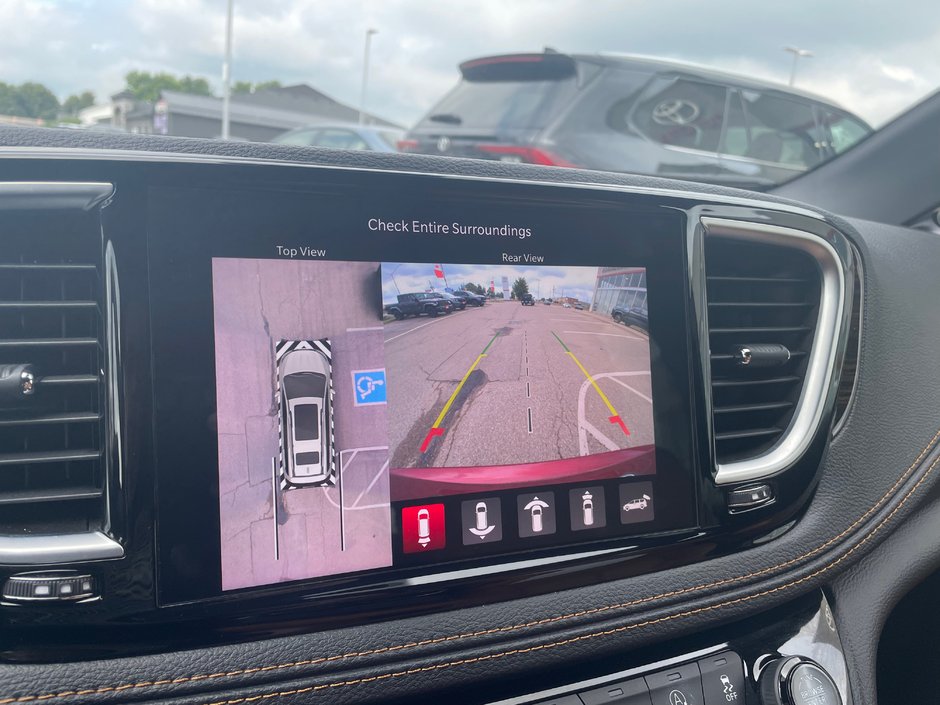 2022 Chrysler Pacifica Pinnacle-11