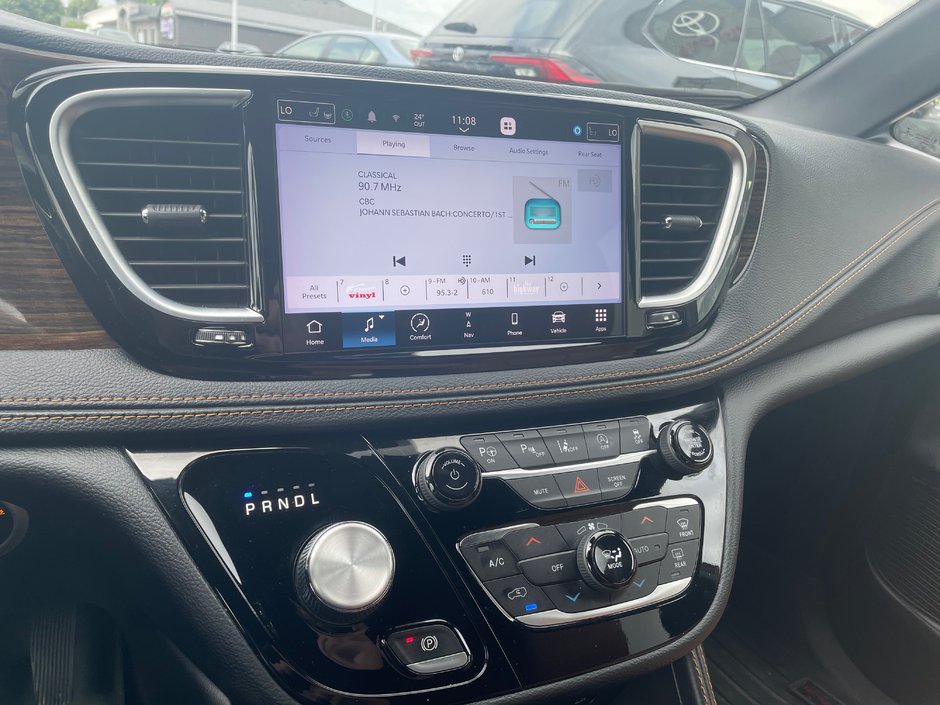 2022 Chrysler Pacifica Pinnacle-10