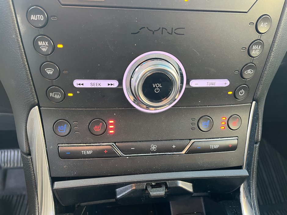 2020 Ford Edge Titanium-17